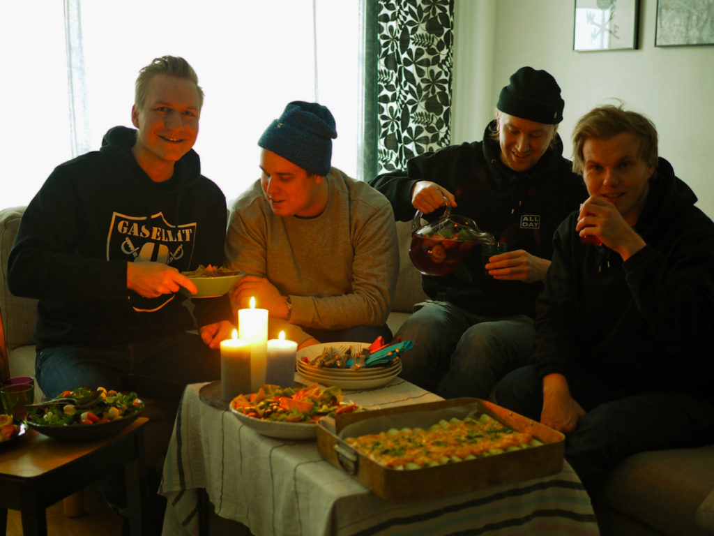 Räp-yhtye gasellit osallistuu Earth Houriin sammuttamalla valot ja nauttimalla kasvisruokaa.