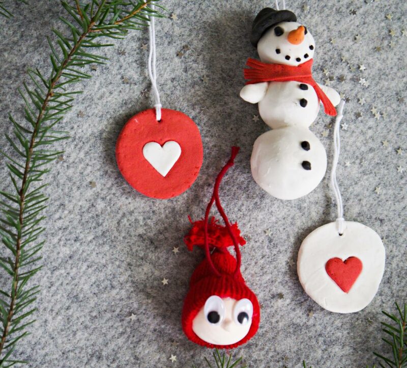 Joulukoristeet silkkimassasta: sydän, tonttu ja lumiukko